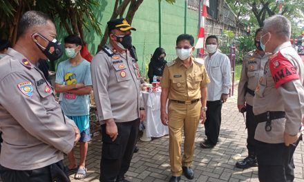 Wakil Walikota Kota Tangerang Didampingi Kapolsek Cipondoh Kunjungi Gerai Vaksin Merdeka