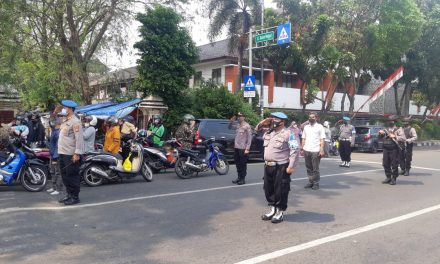 Pelaksanaan Penghormatan Bendera Merah Putih dan Penghentian Sejenak Aktifitas Secara Serentak Di Sekitar Wilayah Hukum Polres Metro Tangerang Kota 