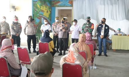 Pengecekan Gerai Vaksinasi Merdeka Aglomerasi oleh Kapolda Metro Jaya IRJEN POL Dr M.FADIL IMRAN, M.Si. di Wilayah Hukum Polres Metro Tangerang Kota