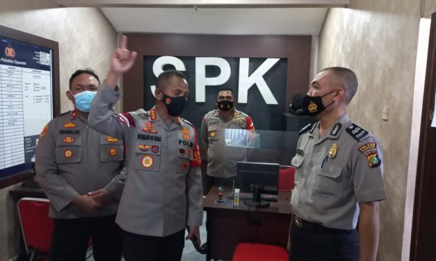 Kapolres Metro Tangerang Kota “Sidak” Pelayanan Publik Di SPK Polsek Cipondoh