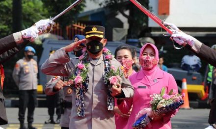 Komisaris Besar Polisi Komarudin, SIK, MM resmi menjabat sebagai Kapolres Metro Tangerang Kota.