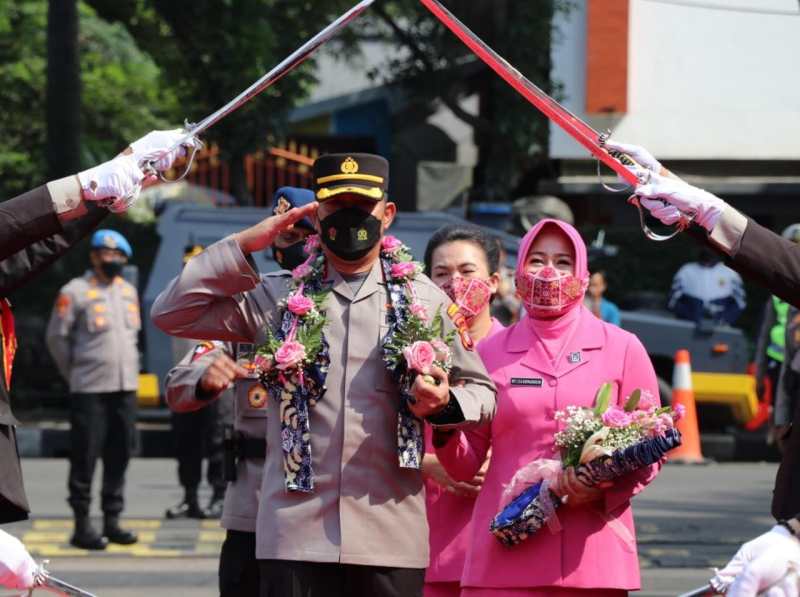 Komisaris Besar Polisi Komarudin, SIK, MM resmi menjabat sebagai Kapolres Metro Tangerang Kota.