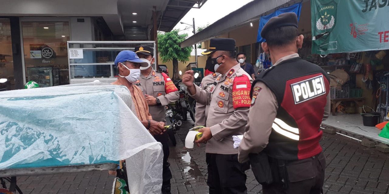 giat Ops Yustisi Penerapan PPKM Level 3, Pembagian Masker,Sembako dan Vitamin di Wilayah Hukum Polsek Benda Polres Metro Tangerang Kota