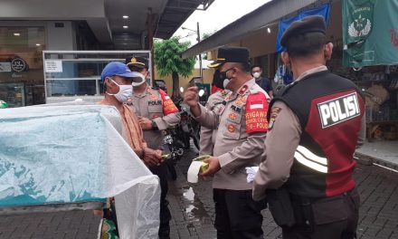 giat Ops Yustisi Penerapan PPKM Level 3, Pembagian Masker,Sembako dan Vitamin di Wilayah Hukum Polsek Benda Polres Metro Tangerang Kota