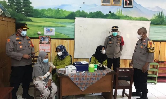 Kapolsek Cipondoh Cek dan Monitoring Vaksinasi Anak Usia 6 – 11 Tahun di SDN Cipondoh 01 dan 08