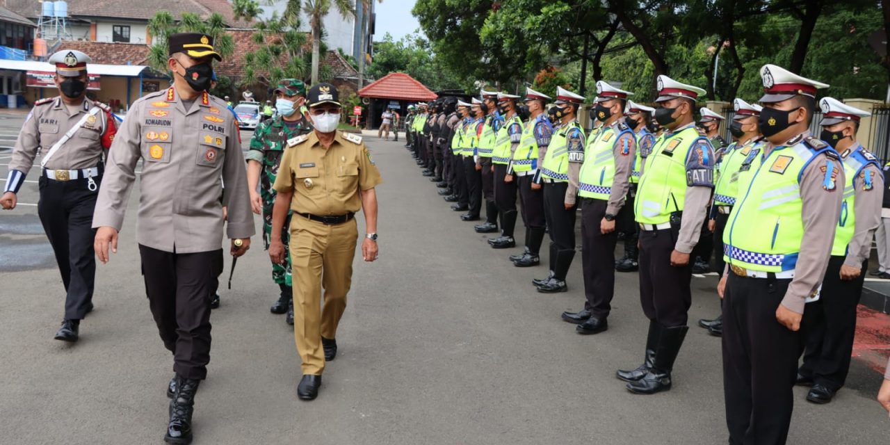 Kapolres Metro Tangerang Kota Kombes Pol Komarudin, S.I.K, M.M. Memimpin Apel Gelar Pasukan Kesiapan Pengamanan Operasi Kepolisian Kewilayahan Keselamatan Jaya-2022 Polres Metro Tangerang Kota