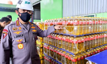 Kapolri Pastikan Awasi Alur Distribusi dan Harga Minyak Goreng  di Pasar