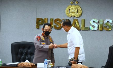 Kapolri Instruksikan Kapolda Pastikan Minyak Goreng Tersedia di Pasar Tradisional dan Modern 