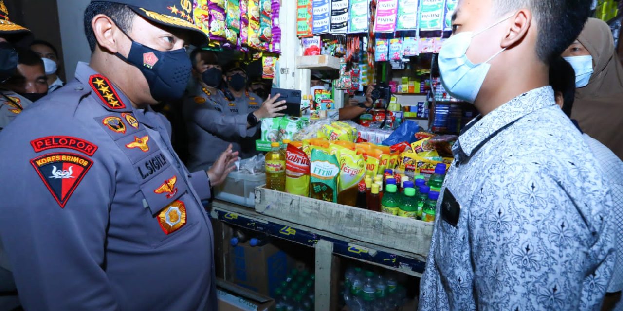 Tinjau Pasar Muntilan, Kapolri Minta Pedagang Laporkan Jika Distribusi Minyak Curah Terganggu