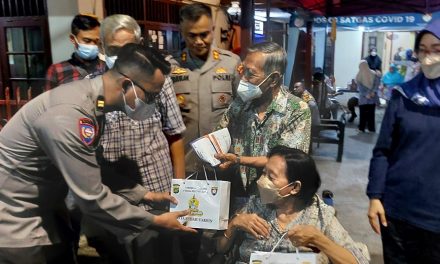 Direktorat Binmas Polda Metro Jaya Gelar Vaksinasi Di Kediaman Tokoh Masyarakat, 217 Orang Tervaksinasi Covid-19