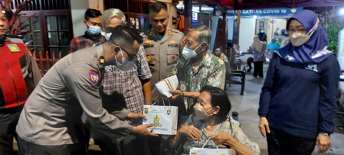 Direktorat Binmas Polda Metro Jaya Gelar Vaksinasi Di Kediaman Tokoh Masyarakat, 217 Orang Tervaksinasi Covid-19