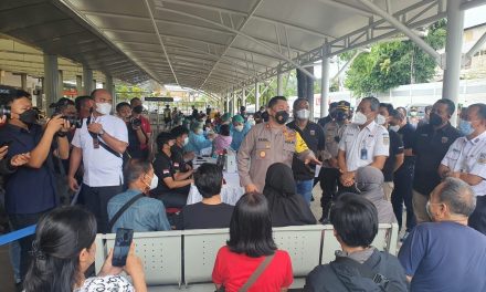 RESPON CEPAT INSTRUKSI PRESIDEN DAN KAPOLRI,  POLDA METRO BUKA GERAI VAKSINASI DI STASIUN SENEN